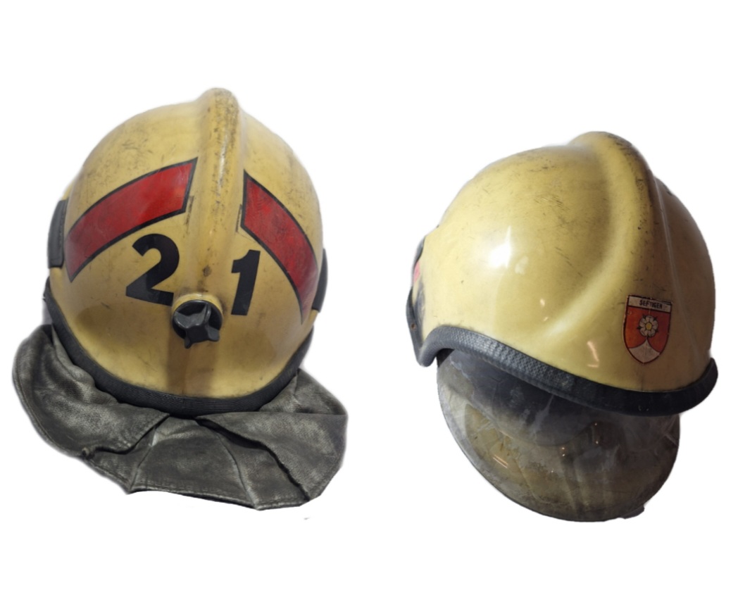 ~128 Feuerwehrhelm Schweiz CH Gemeinde Seftigen beige No. 21 Rosenbauer Helm